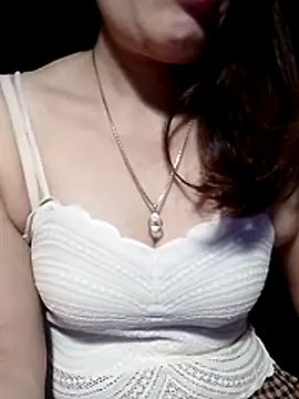 Snapshot of YiyinLy chatting on April 19, 2026, 9:17 pm YiyinLy online show from April 19, 2026, 9:17 pm