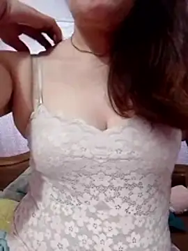 Snapshot of YiyinLy chatting on May 8, 2026, 5:18 pm YiyinLy online show from May 8, 2026, 5:18 pm