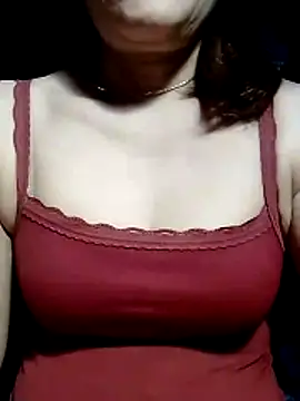 Snapshot of YiyinLy chatting on May 13, 2026, 9:11 pm YiyinLy online show from May 13, 2026, 9:11 pm