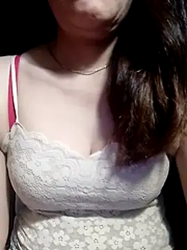 Snapshot of YiyinLy chatting on May 17, 2026, 8:27 pm YiyinLy online show from May 17, 2026, 8:27 pm