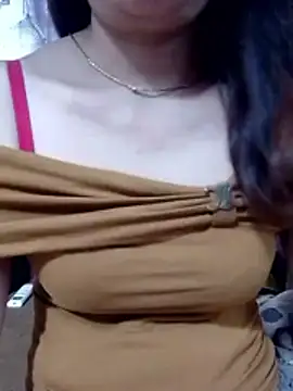 Snapshot of YiyinLy chatting on May 18, 2026, 7:25 am YiyinLy online show from May 18, 2026, 7:25 am