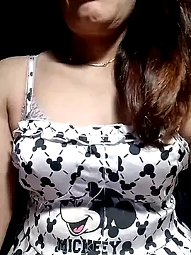 Snapshot of YiyinLy chatting on May 19, 2026, 9:10 pm YiyinLy online show from May 19, 2026, 9:10 pm