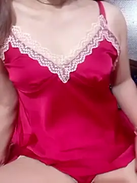 Snapshot of YiyinLy chatting on June 17, 2026, 1:52 am YiyinLy online show from June 17, 2026, 1:52 am