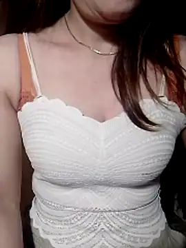 Snapshot of YiyinLy chatting on June 26, 2026, 9:52 pm YiyinLy online show from June 26, 2026, 9:52 pm