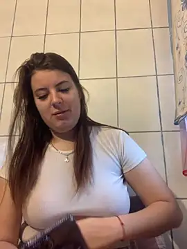 MiraCastellon online show from November 28, 2025, 8:50 am