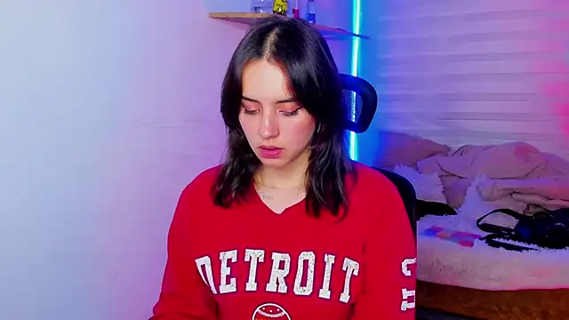 Snapshot of Emily_Lindey chatting on October 17, 2025, 3:10 am Emily Lindey online show from October 17, 2025, 3:10 am