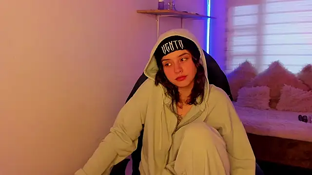 Snapshot of Emily_Lindey chatting on October 26, 2025, 7:20 pm Emily Lindey online show from October 26, 2025, 7:20 pm