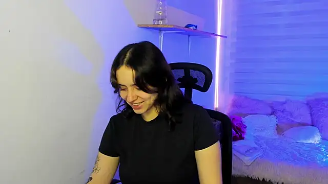 Snapshot of Emily_Lindey chatting on November 16, 2025, 3:23 am Emily Lindey online show from November 16, 2025, 3:23 am