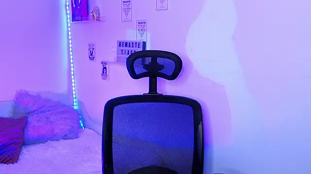 Emily Lindey online show from March 8, 2026, 5:33 am