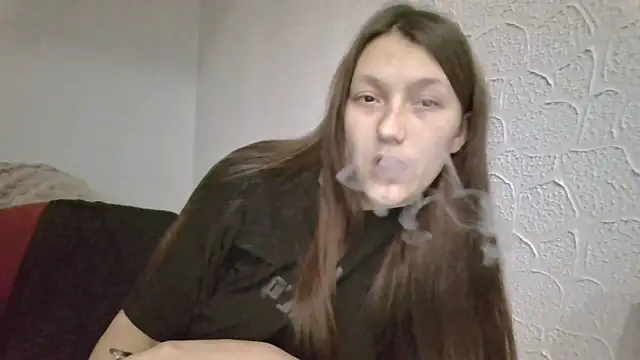 luna tt online show from December 18, 2025, 6:47 pm