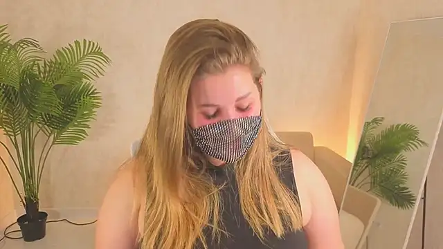 Scarlet Sinera online show from October 19, 2025, 12:11 am