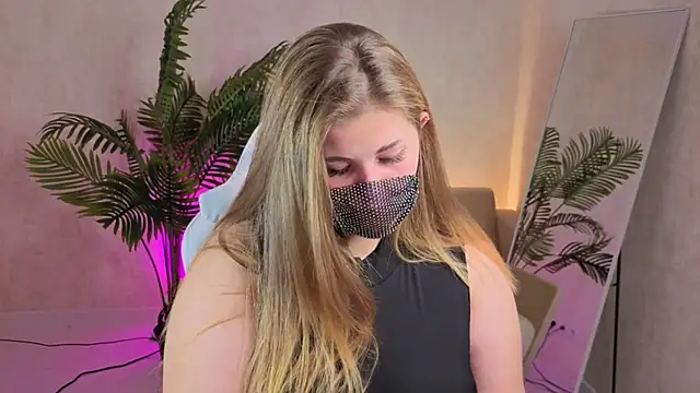 Scarlet Sinera online show from October 23, 2025, 8:46 am