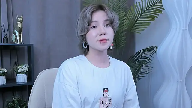 AlisiaEthen online show from October 14, 2025, 5:14 pm