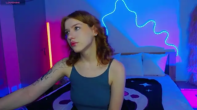 MeganNewCat online show from November 20, 2025, 1:33 pm