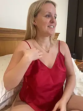 madamlillyrose online show from November 15, 2025, 10:56 am