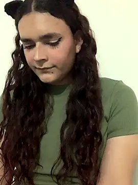 La-Gatiita-trans online show from December 5, 2025, 4:21 am