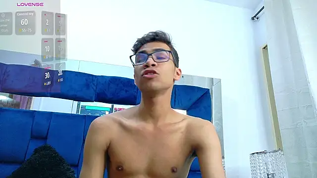 Snapshot of Desire4Duo chatting on October 29, 2025, 1:24 pm Desire4Duo online show from October 29, 2025, 1:24 pm