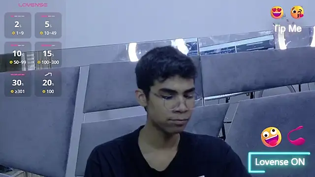 Snapshot of Desire4Duo chatting on November 20, 2025, 1:33 pm Desire4Duo online show from November 20, 2025, 1:33 pm