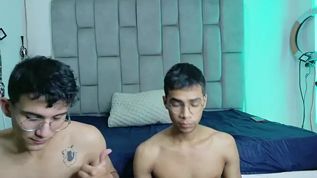 Desire4Duo online show from March 12, 2026, 12:33 pm