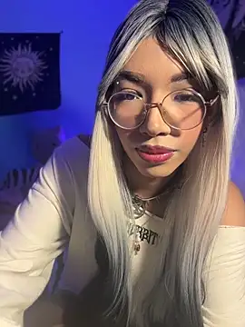 Cute Aleja online show from April 17, 2026, 9:18 pm