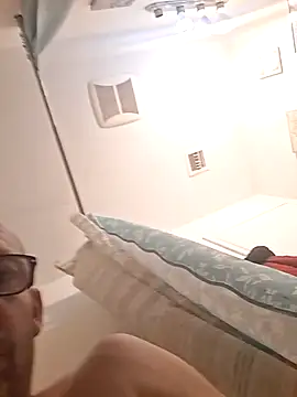 Snapshot of whateveruwanthowever chatting on November 12, 2025, 9:14 pm whateveruwanthowever online show from November 12, 2025, 9:14 pm