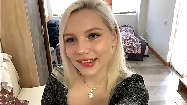 Snapshot of LupeLewitt chatting on November 2, 2025, 12:29 pm LupeLewitt online show from November 2, 2025, 12:29 pm