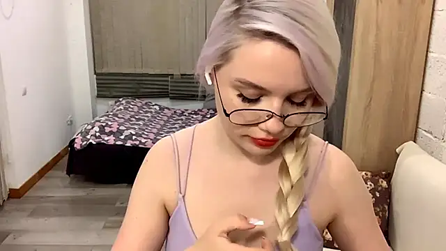 Snapshot of LupeLewitt chatting on November 13, 2025, 3:55 pm LupeLewitt online show from November 13, 2025, 3:55 pm