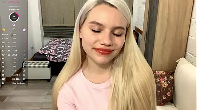 Snapshot of LupeLewitt chatting on November 14, 2025, 2:27 pm LupeLewitt online show from November 14, 2025, 2:27 pm