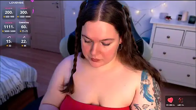 SummerTina online show from February 3, 2025, 4:52 pm