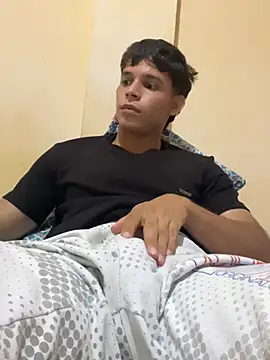 Snapshot of Michael_black01 chatting on April 8, 2026, 11:37 pm Michael black01 online show from April 8, 2026, 11:37 pm