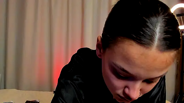 -CamillaStar- online show from October 16, 2025, 9:05 pm