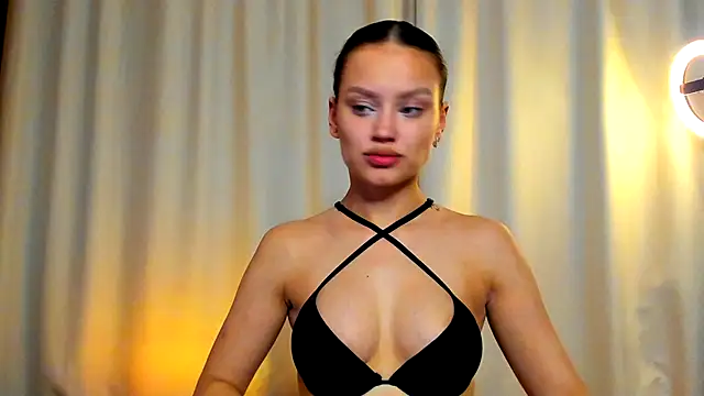 -CamillaStar- online show from October 25, 2025, 9:20 pm