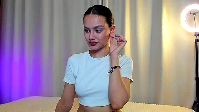 -CamillaStar- online show from November 17, 2025, 8:58 pm