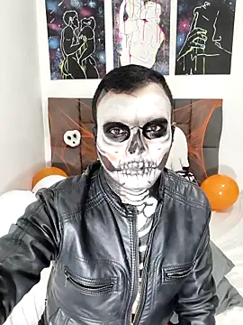 Snapshot of Matia5Tower5 chatting on November 1, 2025, 12:01 am Matia5Tower5 online show from November 1, 2025, 12:01 am