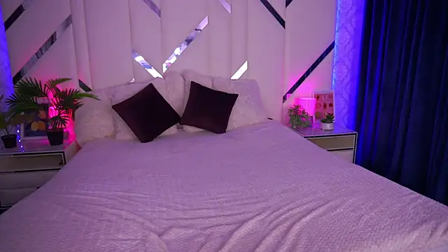 CuteeFoxy online show from October 23, 2025, 1:54 pm