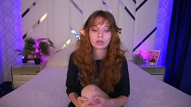 CuteeFoxy online show from October 30, 2025, 3:57 pm