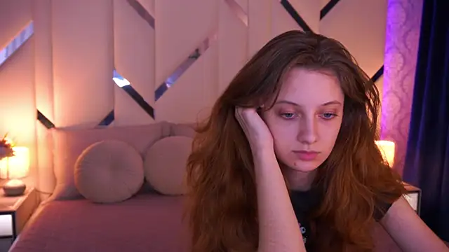 CuteeFoxy online show from April 15, 2026, 12:56 pm