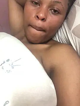 Snapshot of Bubbles156 chatting on February 14, 2026, 8:38 pm Bubbles156 online show from February 14, 2026, 8:38 pm