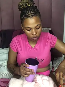 Snapshot of Bubbles156 chatting on April 13, 2026, 4:56 pm Bubbles156 online show from April 13, 2026, 4:56 pm