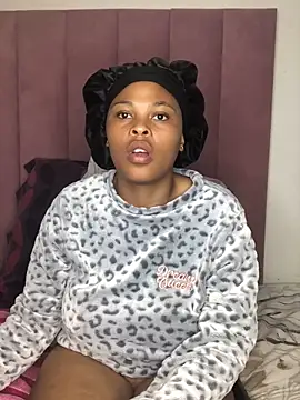 Snapshot of Bubbles156 chatting on April 14, 2026, 7:14 am Bubbles156 online show from April 14, 2026, 7:14 am