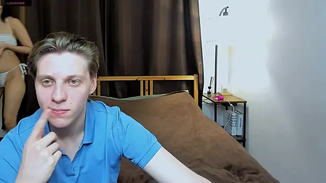 Snapshot of Blossomandbee chatting on November 26, 2025, 10:11 pm Blossomandbee online show from November 26, 2025, 10:11 pm