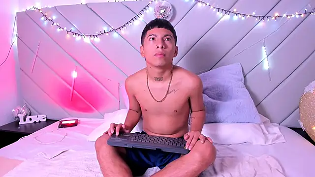 little kris1 online show from December 3, 2025, 12:36 pm