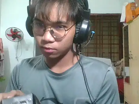 Snapshot of kave2033 chatting on November 6, 2025, 4:08 pm kave2033 online show from November 6, 2025, 4:08 pm