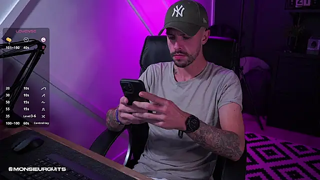 monsieurguitsxxx online show from November 9, 2025, 6:17 pm