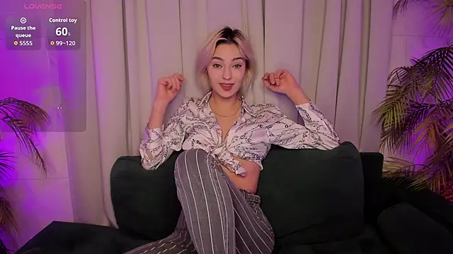 Snapshot of AlysiaSun_ chatting on November 23, 2025, 2:17 pm AlysiaSun online show from November 23, 2025, 2:17 pm