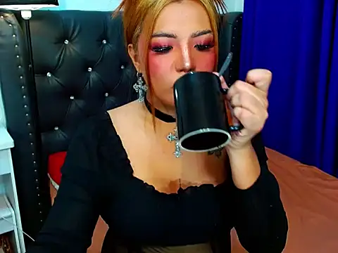 Snapshot of LovelyTs4U chatting on April 6, 2026, 10:16 am LovelyTs4U online show from April 6, 2026, 10:16 am