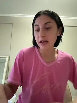 Snapshot of itsmiasofia chatting on June 1, 2026, 11:23 am itsmiasofia online show from June 1, 2026, 11:23 am