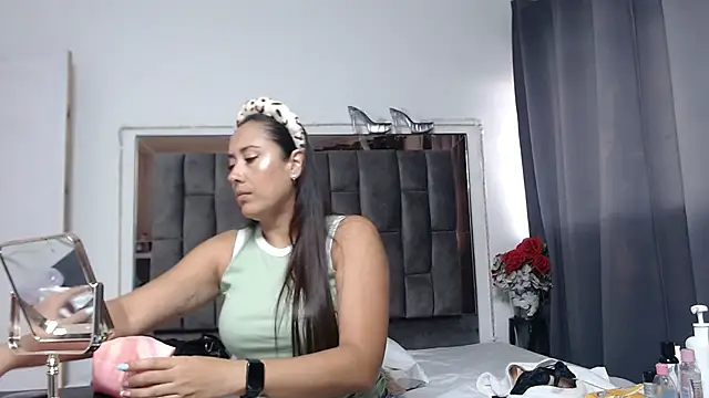 Snapshot of Salmma_Milf chatting on April 17, 2026, 11:57 am Salmma Milf online show from April 17, 2026, 11:57 am