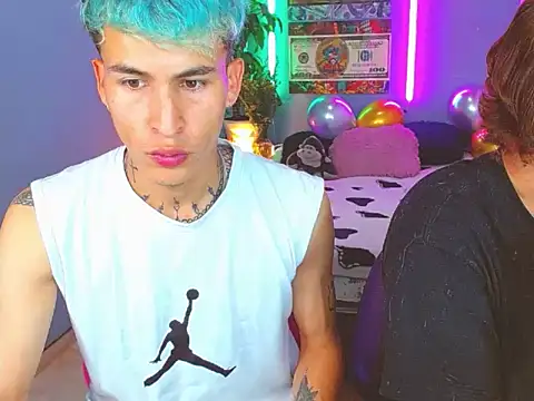 Snapshot of Latin_boysxxxx chatting on October 18, 2025, 10:10 pm Latin boysxxxx online show from October 18, 2025, 10:10 pm