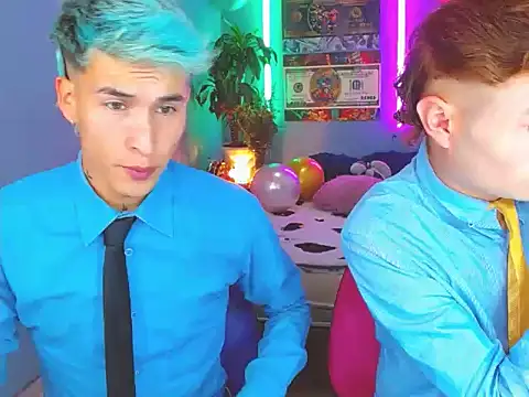 Snapshot of Latin_boysxxxx chatting on October 19, 2025, 10:32 pm Latin boysxxxx online show from October 19, 2025, 10:32 pm